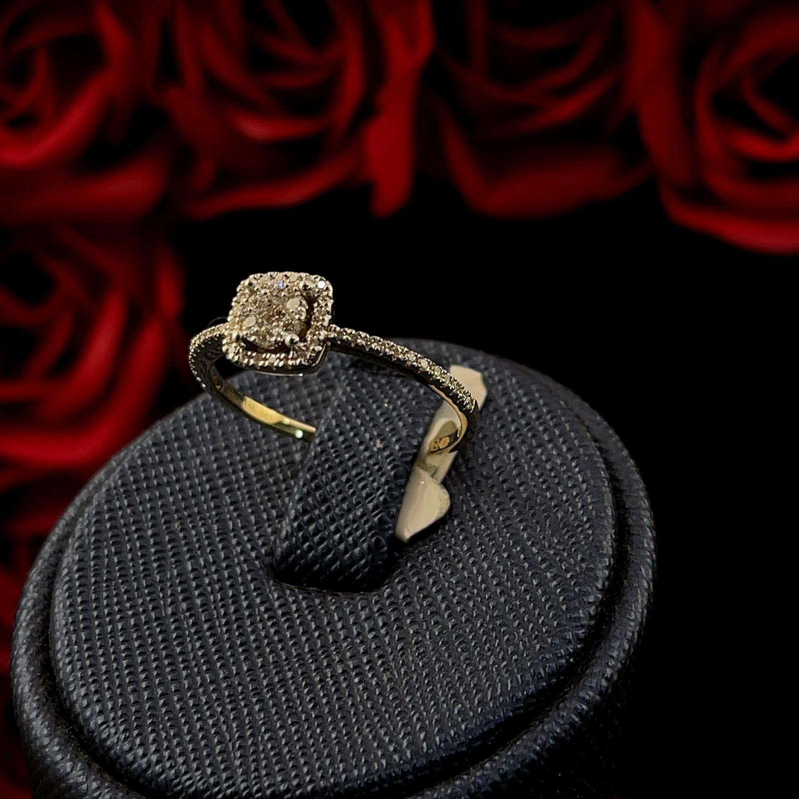 Diamant dames ring 
14kr geel goud 
Bezet met 57-0.20 CT briljant geslepen diamanten